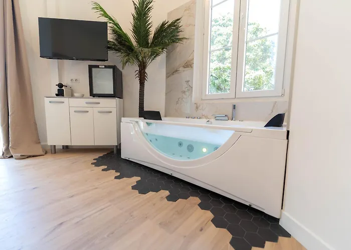 Les Orangers Apartmanhotel 3*