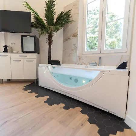 Les Orangers Aparthotel 3*