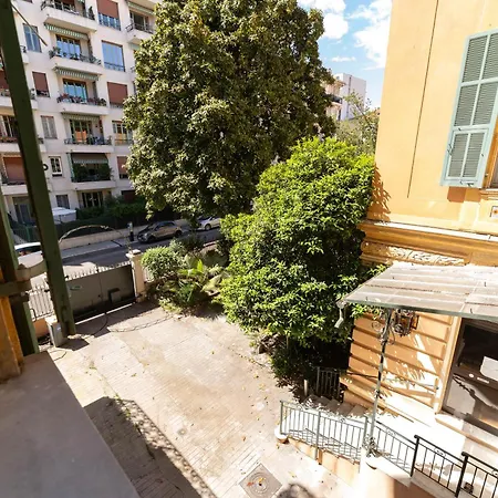 Ξενοδοχείο με διαμερίσματα Les Orangers 3*